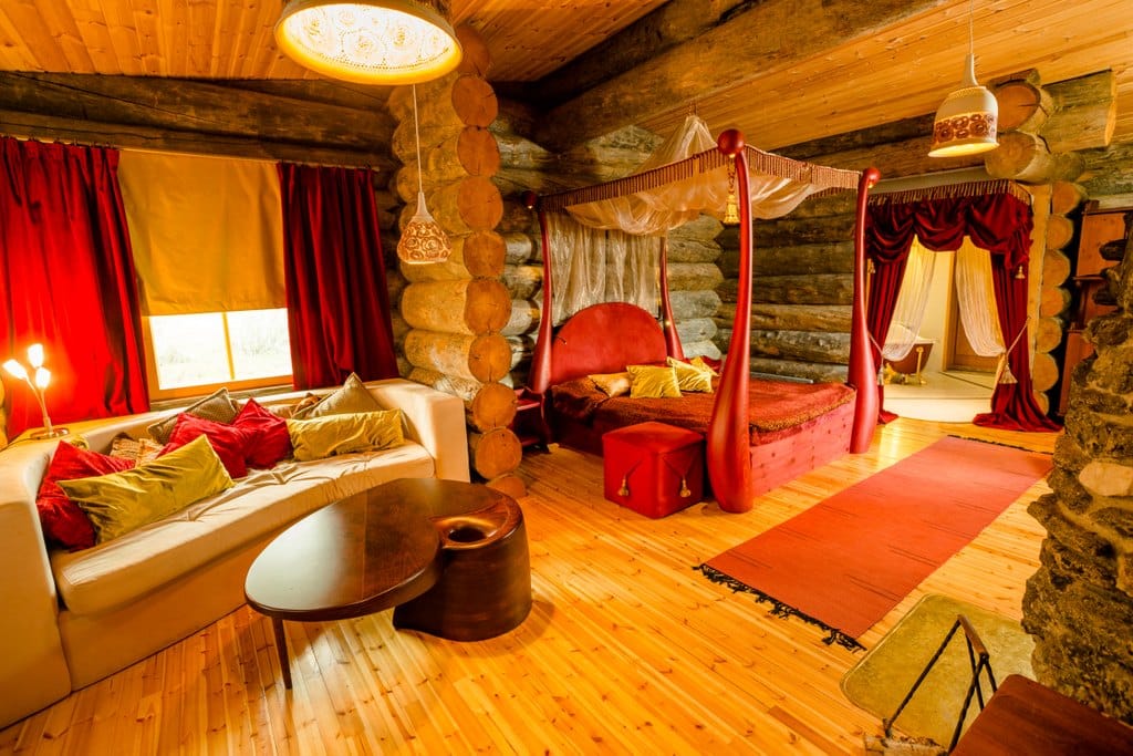 queen suite interior