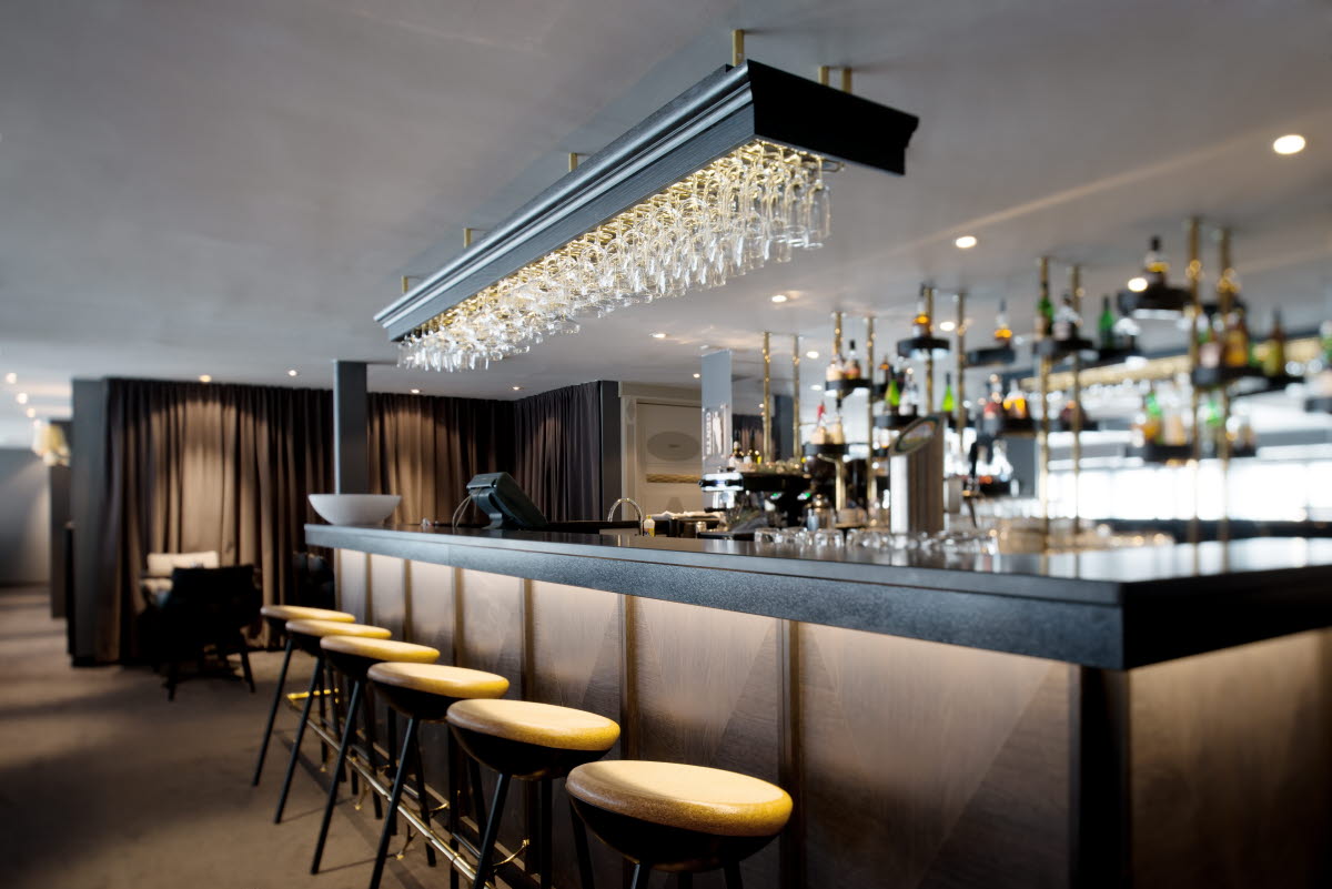 bar