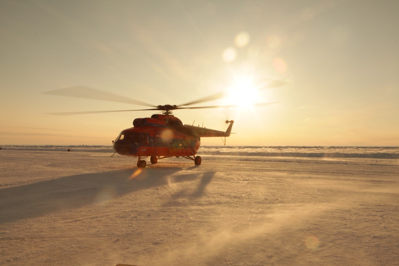 Diving the North Pole - Helicopter transport