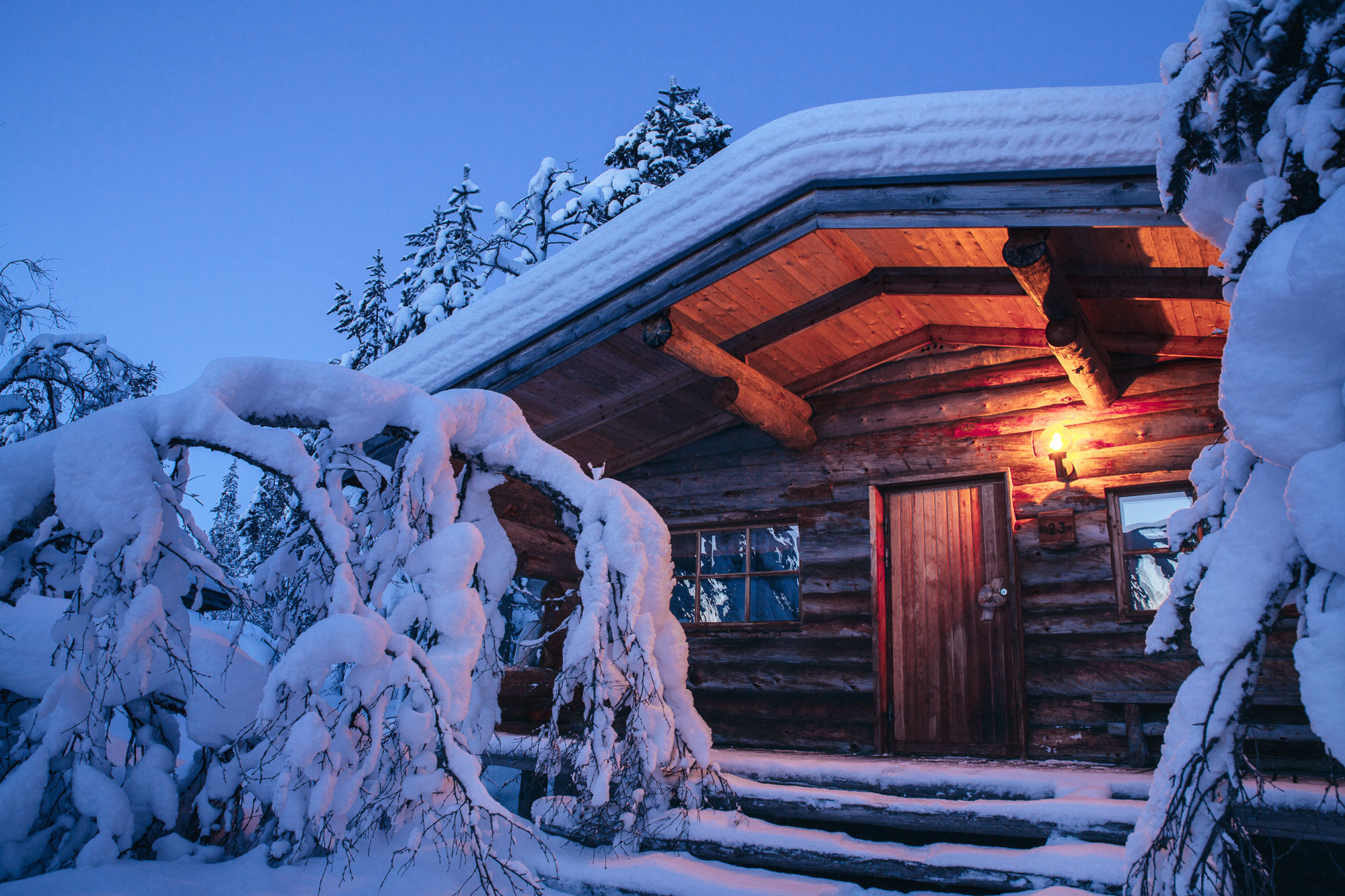 kakslauttanen log cabin