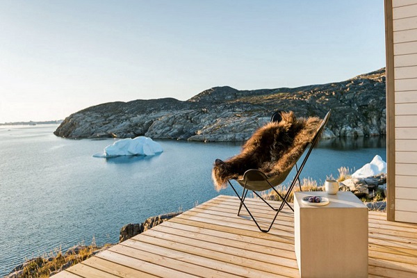 ilimanaq lodge terrace