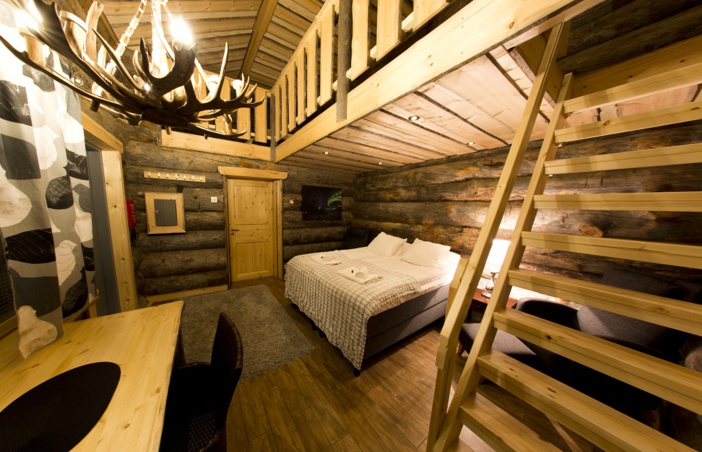 Nellim log suite interior