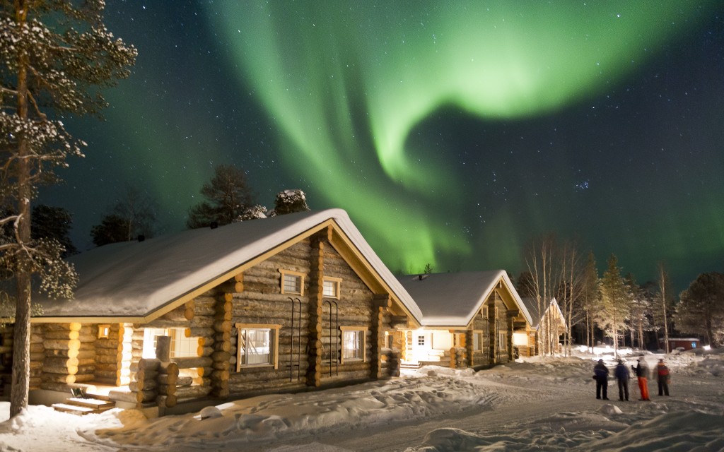 northern lights above nellim