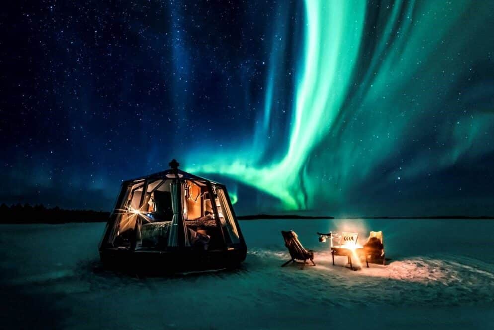 aurora hut under the northern lights