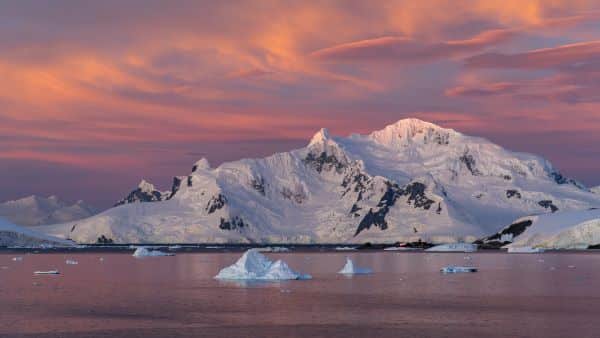 antarctica snowy mountains