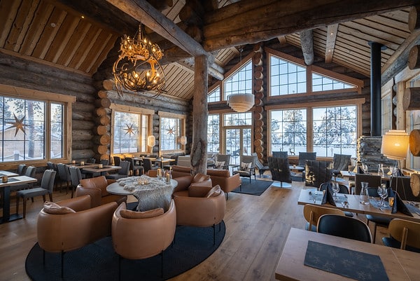nangu restaurant with large window to see the forest