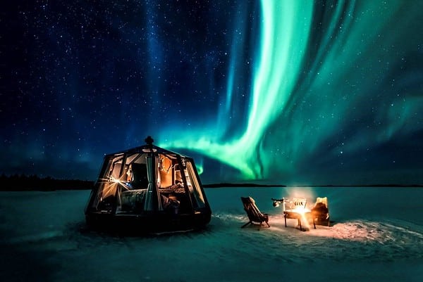 aurora hut below the northern lights