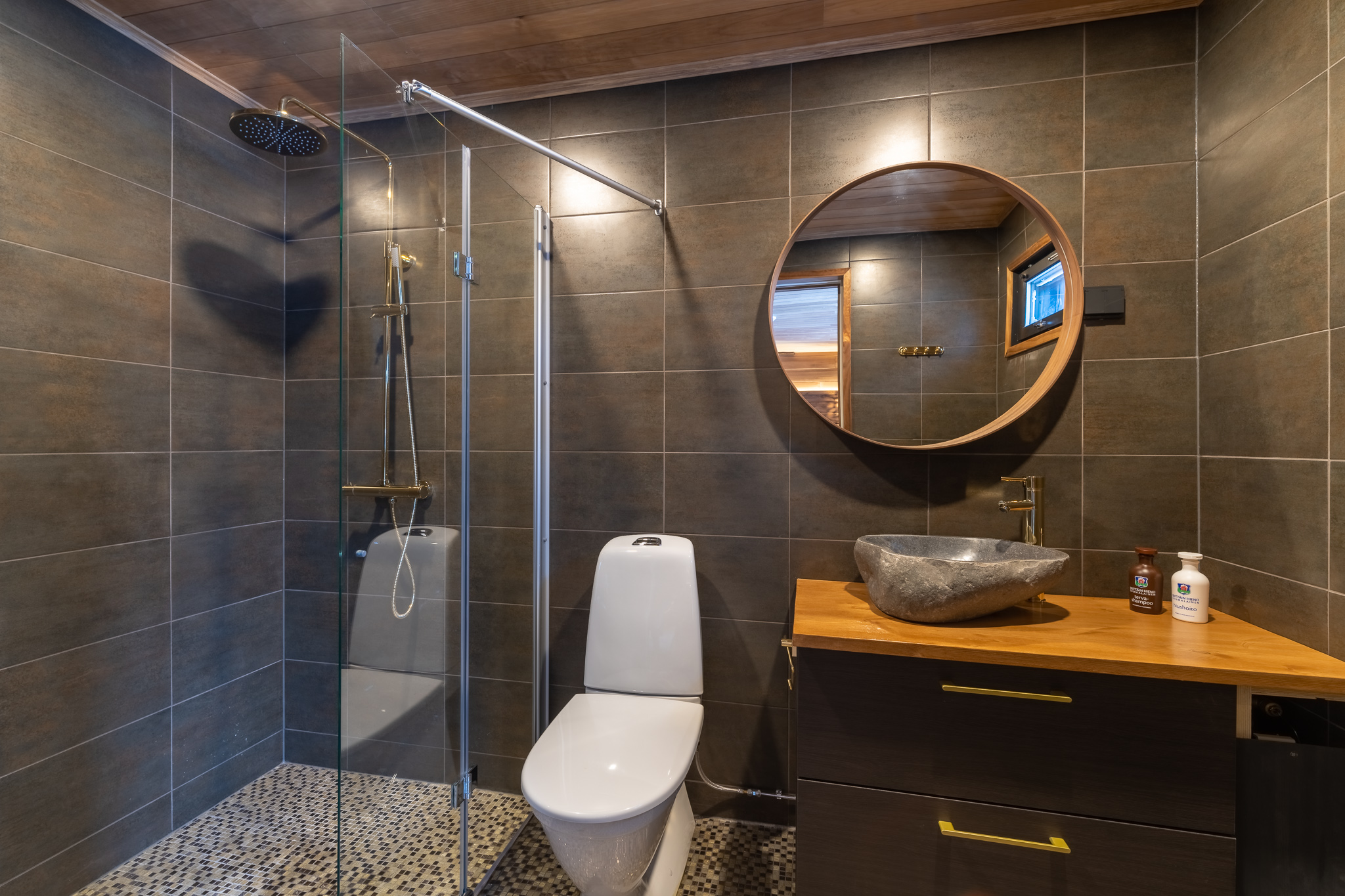 nellim bathroom