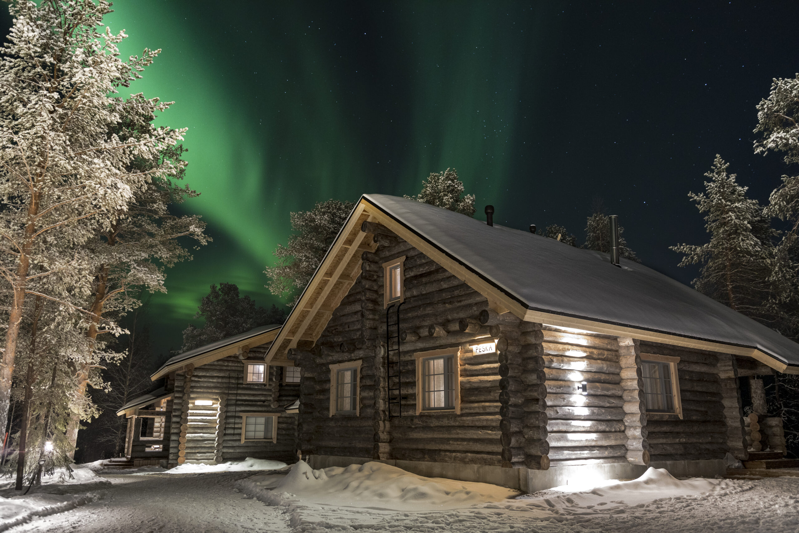 peska log cabin northern lights