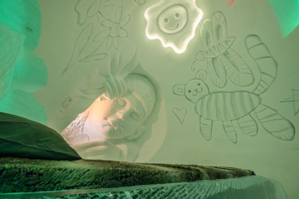 wall carvings in the snow