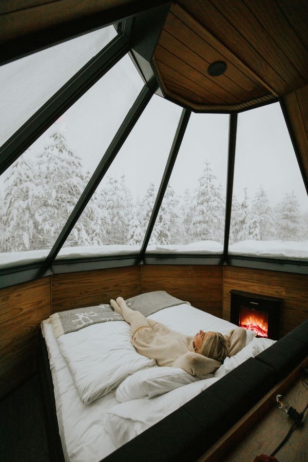 Aurora cabin snowy view