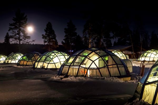 glass igloos in a line with lights on