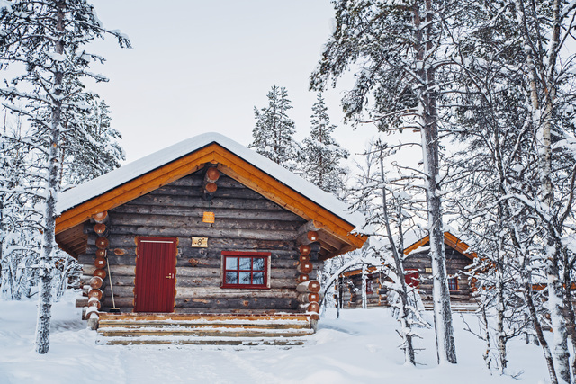Kakslauttanen West Village small cabin outside