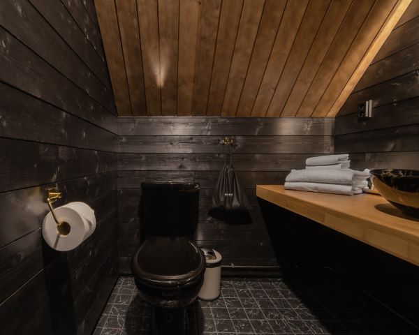 NLV Levi Aurora suite bathroom