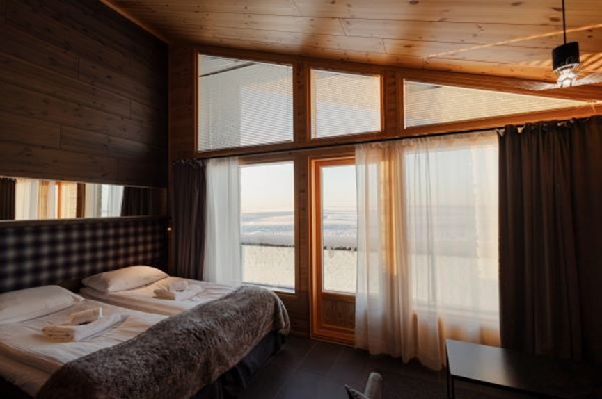 Star Arctic scenic suite with sauna bed view
