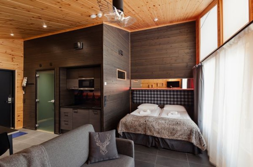 Star Arctic scenic suite with sauna room view