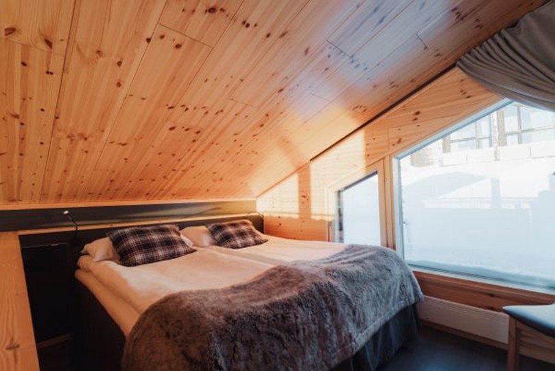Star Arctic scenic view suite bed