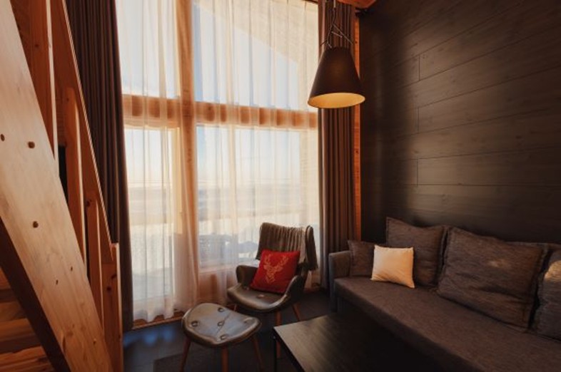 Star Arctic scenic view suite seating area