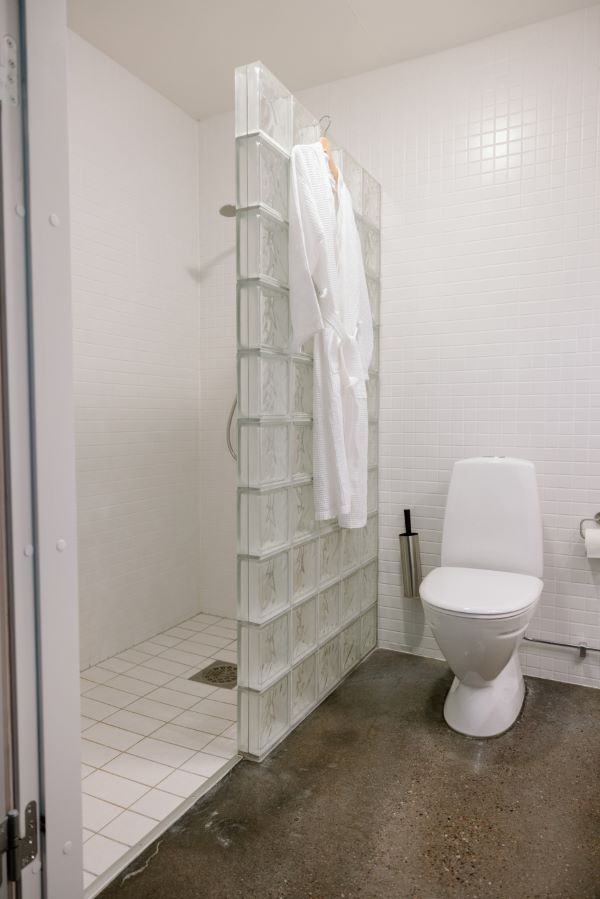 kaamos bathroom with shower