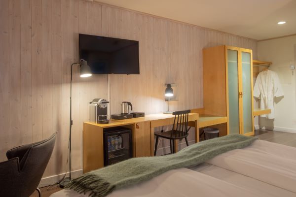 small kaamos deluxe at ice hotel