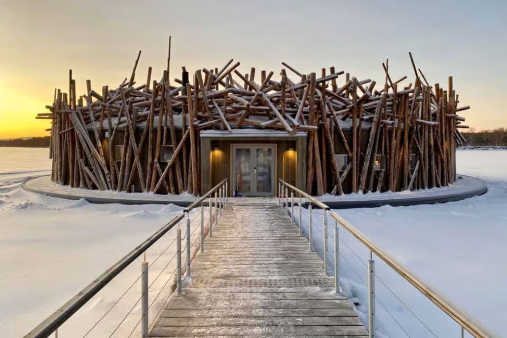 arctic bath accommodation on iced over river