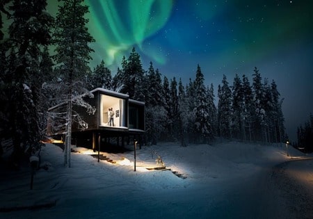 arctic tree house hotel below the northern lights