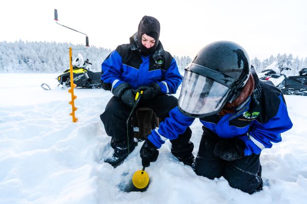 people icefishing